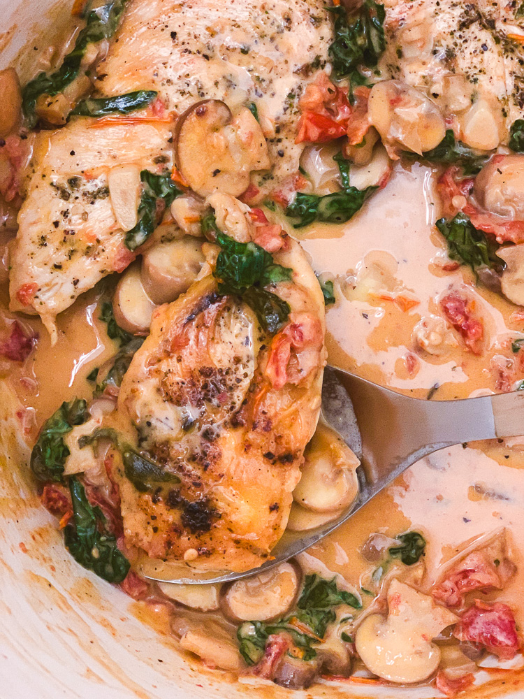 Creamy sundried tomato, mushroom and spinach tuscan chicken dinner recipe